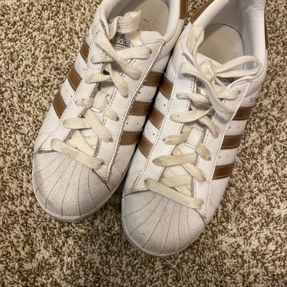 Cute Adidas shoes - Picture 1 of 1